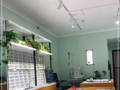 -视野联行眼镜•蔡司•依视路(温江店)