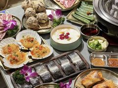 -围炉肉舍•炭烤活鳗•丹东海鲜烤肉(步行街店)