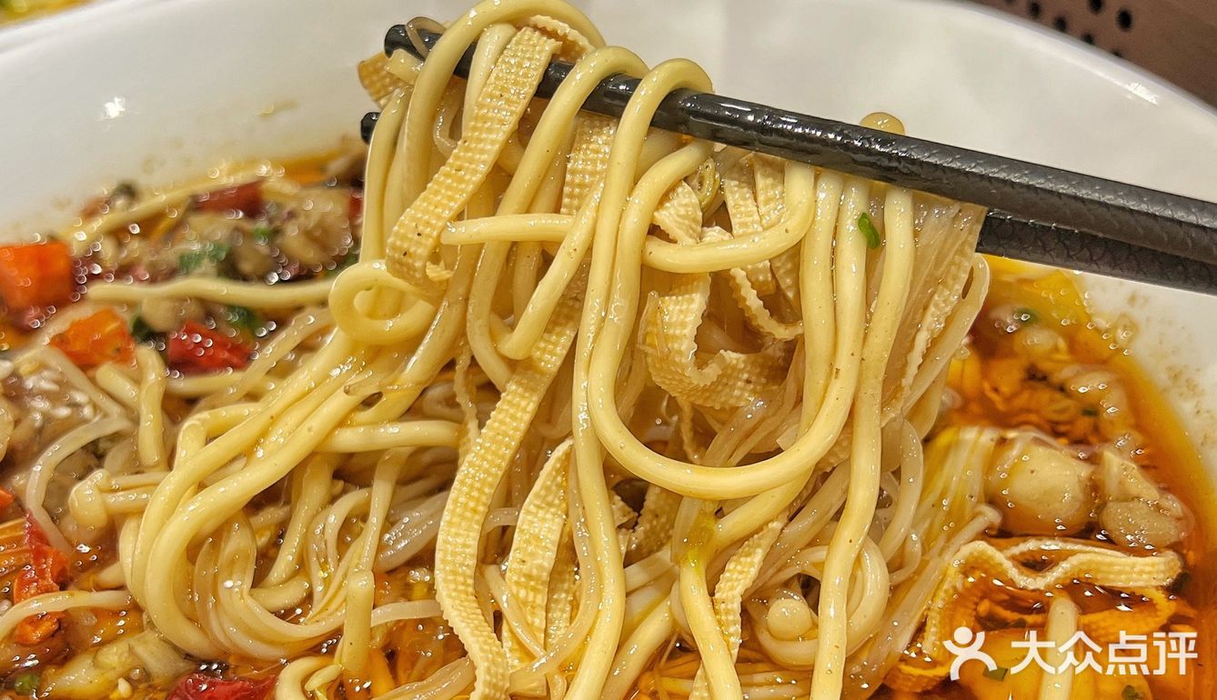 江汉路巨好吃跷脚牛肉，超下饭～