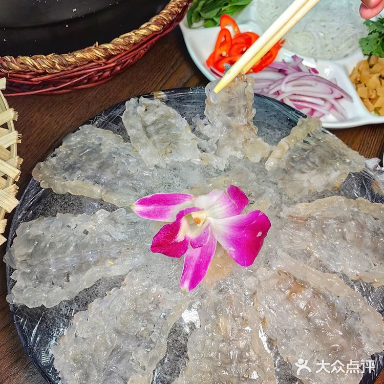 汕头市金平区长平路81号菊园南苑60栋3座101#鱼生