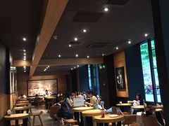 大堂-星巴克(杭州湖滨银泰E区店)