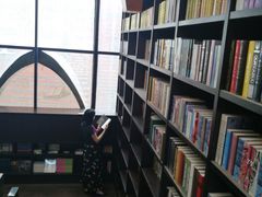 -钟书阁(松江泰晤士小镇店)