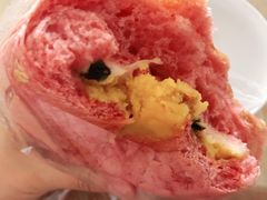 肉松咸蛋黄麻薯红丝绒软欧包-美事客·面包·蛋糕·甜品(CBD店)