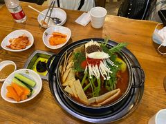 土豆排骨火锅-喇喇排骨火锅·传统韩式脊骨汤(望京西园总店)