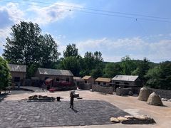 -雪山彩虹谷景区