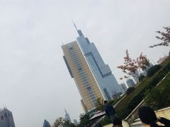 -UNI UNI(环亚凯瑟琳店)