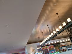 -百灵希尔顿逸林酒店大堂吧