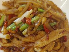 -阿瓦山寨·湘菜现炒·剁椒鱼头王(咸阳总店)