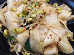 油泼扯面-潼十三肉夹馍(东单店)