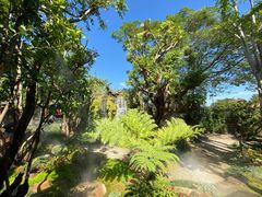 -Chom Cafe and Restaurant