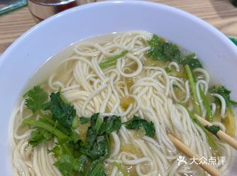 马上要返京了，看到沈阳站2层有个四季抻面