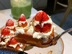 草莓忌廉华夫饼-BE BRIGHT KITCHEN(正佳广场店)