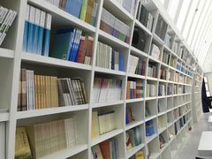 -钟书阁(松江泰晤士小镇店)