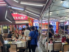 -刘姐啤酒鱼民族演艺餐厅(西街总店)