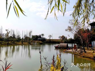 江宁区钱家渡是一个不错的休闲好去处，道路两边都有不错