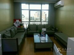 -瑞尔齿科(南京东路名人诊所)