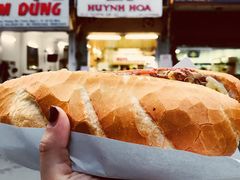 -Bánh Mì Huynh Hoa