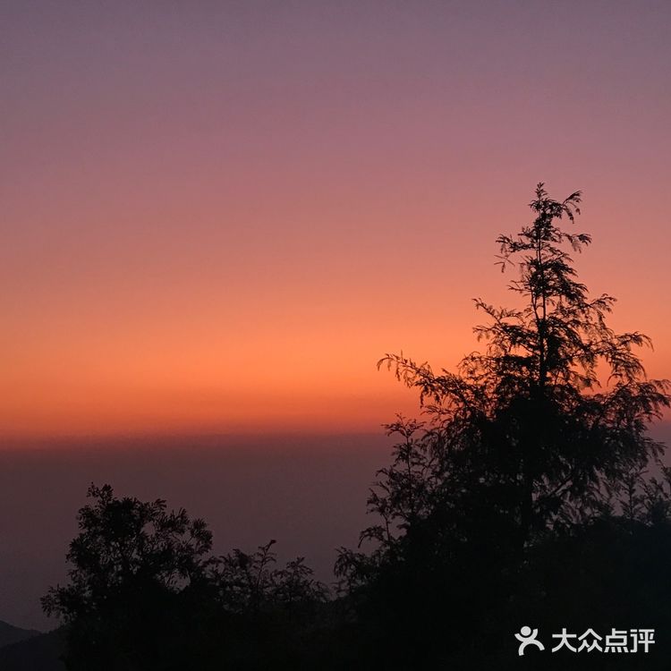 🌃夜爬衡山攻略:星光与晨曦之旅