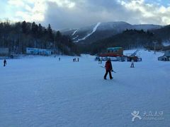 -亚布力新体委滑雪场