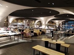 -钟书阁(珍园店)