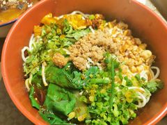-爆炸头阿姨小四川正宗川味小吃(无任何分店)