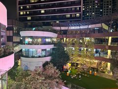 -瑞虹新天地月亮湾