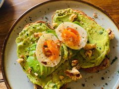 牛油果煮蛋吐司-RAC BAR(安福路店)