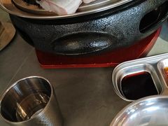 -围炉肉舍•炭烤活鳗•丹东海鲜烤肉(步行街店)