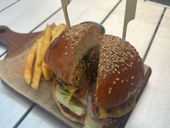 -三勾JJJ Burger&Coffee(梅溪湖店)
