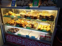 面包甜点陈列柜-老白家烧饼烤包子(清真寺店)