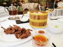 金牌炸乳鸽-维多利亚大酒店·雅园中餐厅