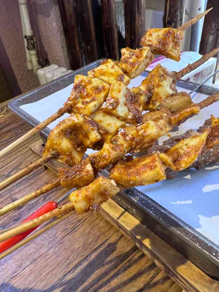 不是烧烤(大成路店)-"烤串不错,味道很好.麻辣小龙虾虽然有点贵.