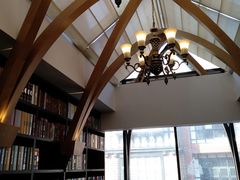 -钟书阁(松江泰晤士小镇店)