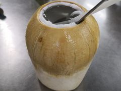 鲜椰子-黄亚华小食店(Jalan Alor)