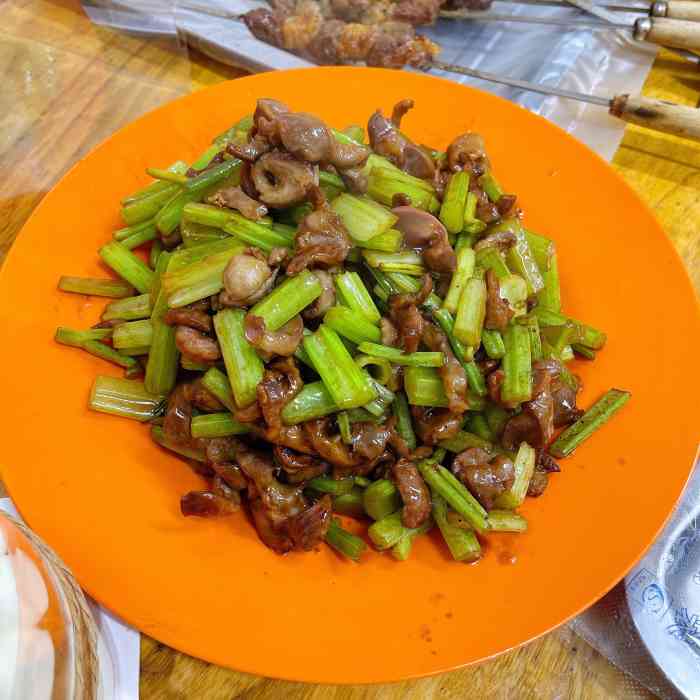 李铭猪肉串(中山公园总店)-"路过看见附近好几家猪肉串,去了一个牌子