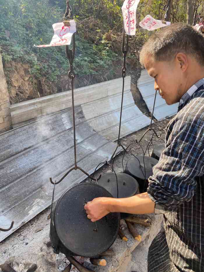 青山林庄生铁吊罐鸡-"和小伙伴来打卡,驱车俩小时来山里吃鸡94.