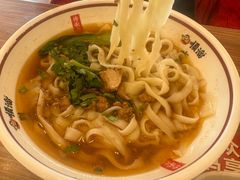 招牌肉哨面-顺溜·手工刀削面·黑金店(铜锣湾店)