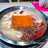 在红油锅底里煮过以后,多了一分泡椒味