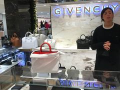 -文艺复兴百货(米兰大教堂广场店)