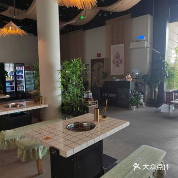 目前有优惠。适合边吃边聊天，可以鸳鸯锅，不辣的