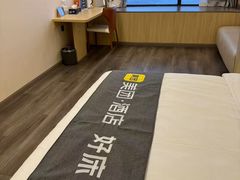 -欧辰国际酒店(重庆欢乐谷轻轨站店)