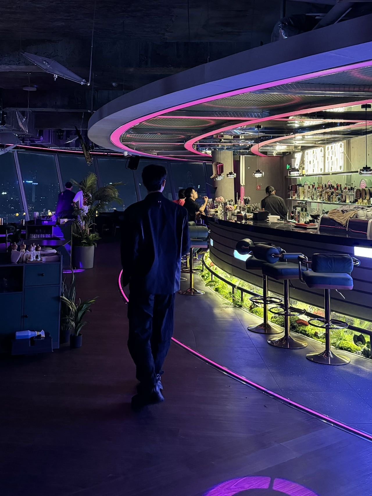 在长沙!花小钱装大杯高空旋转餐厅94