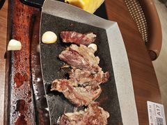 焦糖菠萝牛肋条-一沙一城·岩烤牛扒(深圳首店)