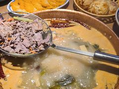 -洱火云南酸菜牛肉火锅(石景山当代商城店)