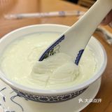 双皮奶口感细腻，奶香十足确实正宗。老板热情贴心