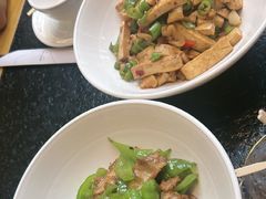 -鱼鲜饭香·招牌汽锅剁椒鱼头王