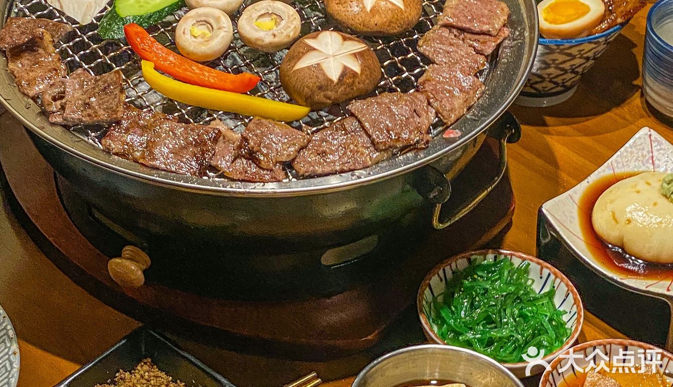 全程也都有帮烤 还有给一盘灵魂葱丝 生菜包肉绝！