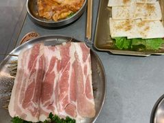 -围炉肉舍•炭烤活鳗•丹东海鲜烤肉(步行街店)