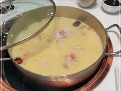 -洪氏嗨捞·猪肚鸡火锅(阳光天地店)