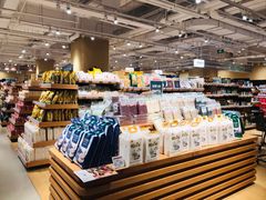 面包甜点陈列柜-七鲜超市(瑞虹天地太阳宫店)